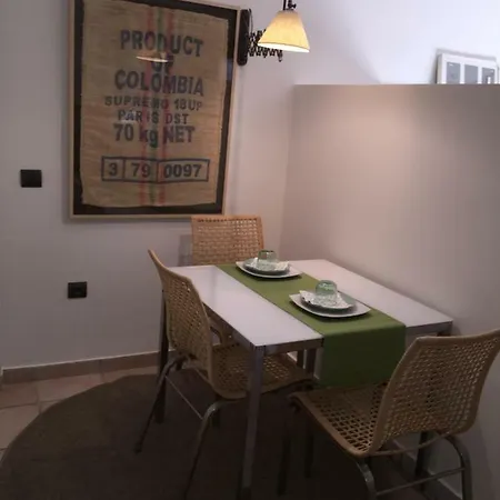 Cozy Garden 700m From St Luke S Hospital Apartment