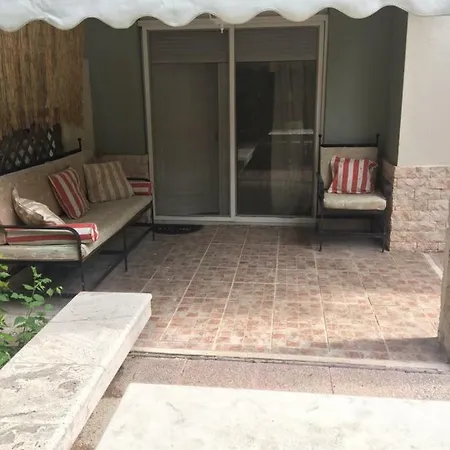 Διαμέρισμα Cozy Garden 700m From St Luke S Hospital