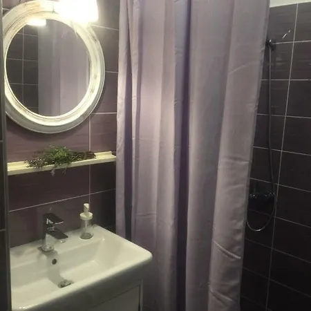 Apartment Cozy Garden 700m From St Luke S Hospital