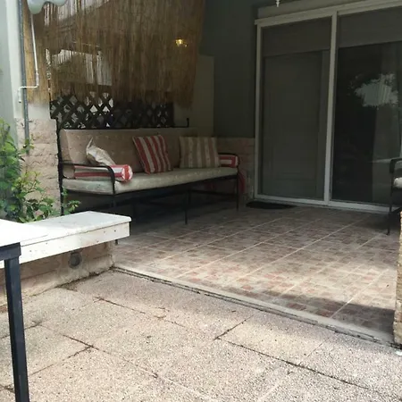Apartment Cozy Garden 700m From St Luke S Hospital
