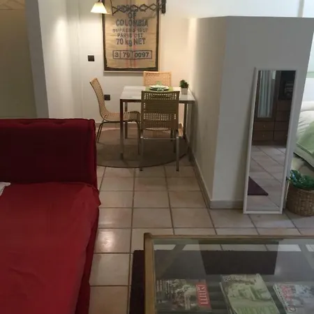 Cozy Garden 700m From St Luke S Hospital *